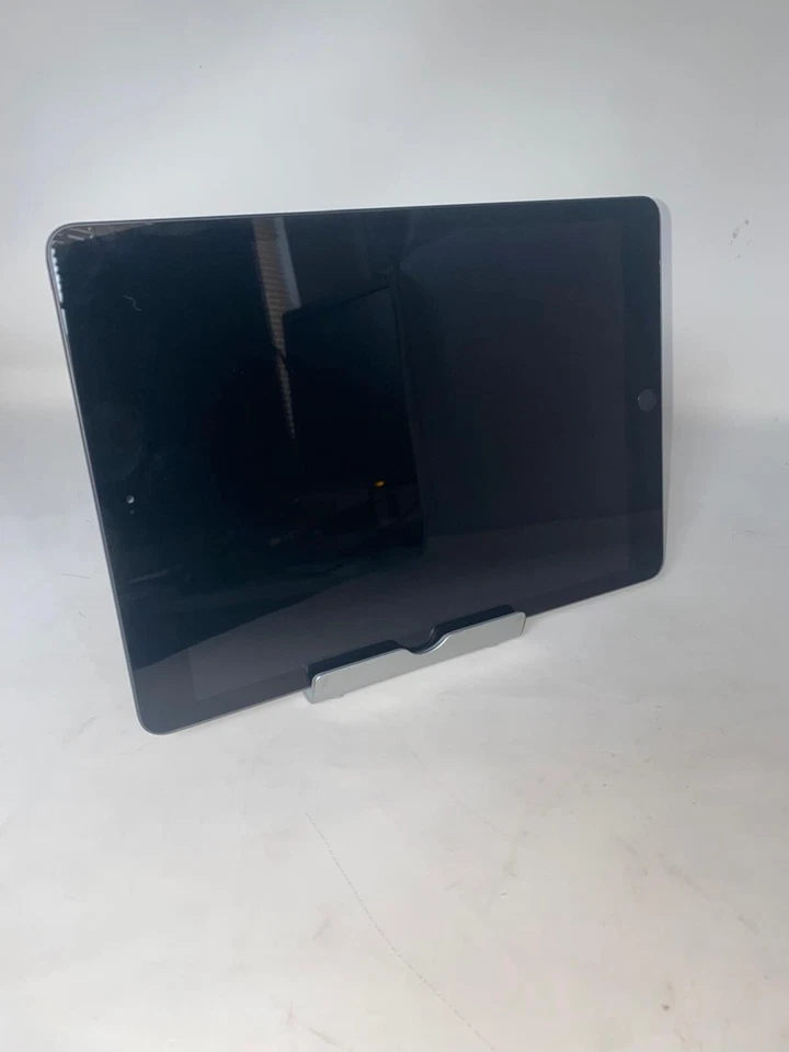 Apple iPad 8a gen. 32GB, Wi-Fi, 10,2" - Silver - - Immagine 3 di 4