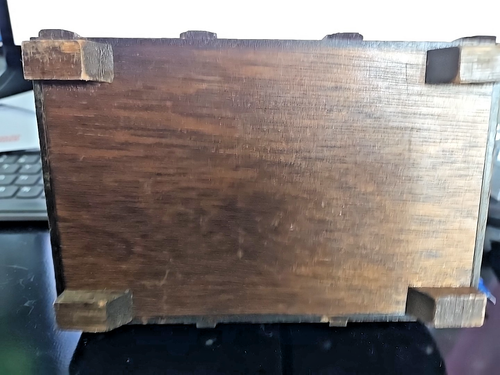 Vintage Wooden Treasure Chest/Jewelry Wood Box w/ Red Velvet Lining 7.5"x5"x4.5" - 第 4/8 張圖片