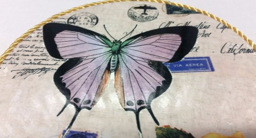 1 WALL WOODEN ROUND PLAQUE with cork back, 7", BUTTERFLY & FLOWERS, purple - Picture 6 of 6