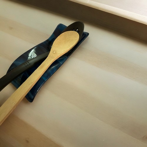 Poggia cucchiai in vetro fuso fatto a mano può metterci 2 cucchiai alla volta.  - Foto 3 di 4