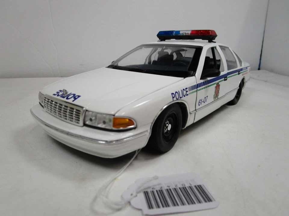 UT MODELS 1/18 1996 CHEVY CAPRICE BROSSARD POLICE CANADA USED NEAR MINT *READ* - Image 2 of 4
