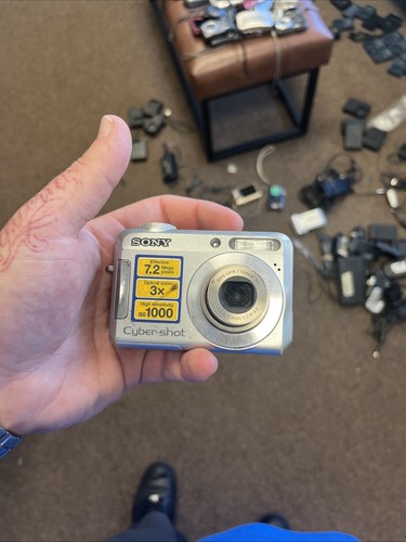 PArts Only SONY Cyber-shot DSC-S650 7.2MP Digital Camera - Silver UNTESTED - Picture 1 of 2