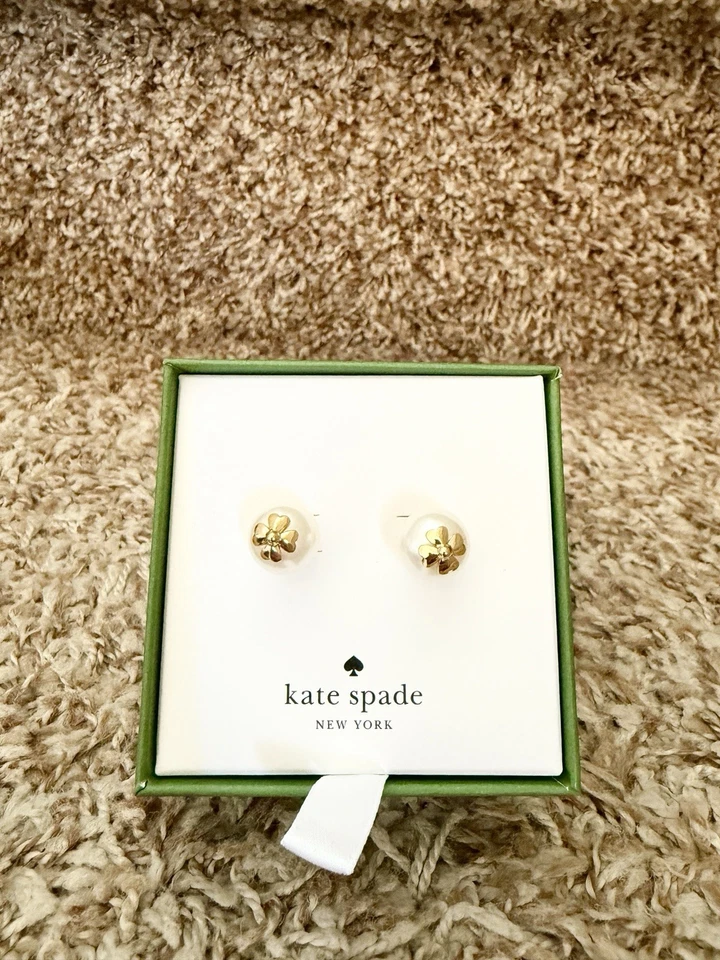 💲25.85🐚KATE SPADE PEARL WITH SIGNATURE FLOWER STUD EARRINGS WHITE/ GOLD  - Image 3 of 4