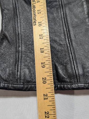 Moda International schwarze Lederjacke mit Reißverschluss – Damen Small gebraucht, in einwandfreiem Zustand - Bild 6 von 15