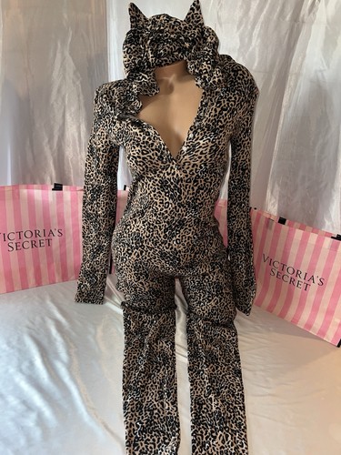 Victoria's Secret Pink Hooded One Piece  Pajamas Thermal Small Cheetah - Imagen 6 de 6