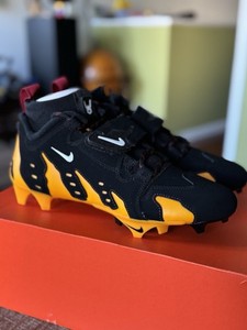 football cleats US9.5 Kyler Murray 箱あり football cleats US9.5 Kyler Murray 箱あり