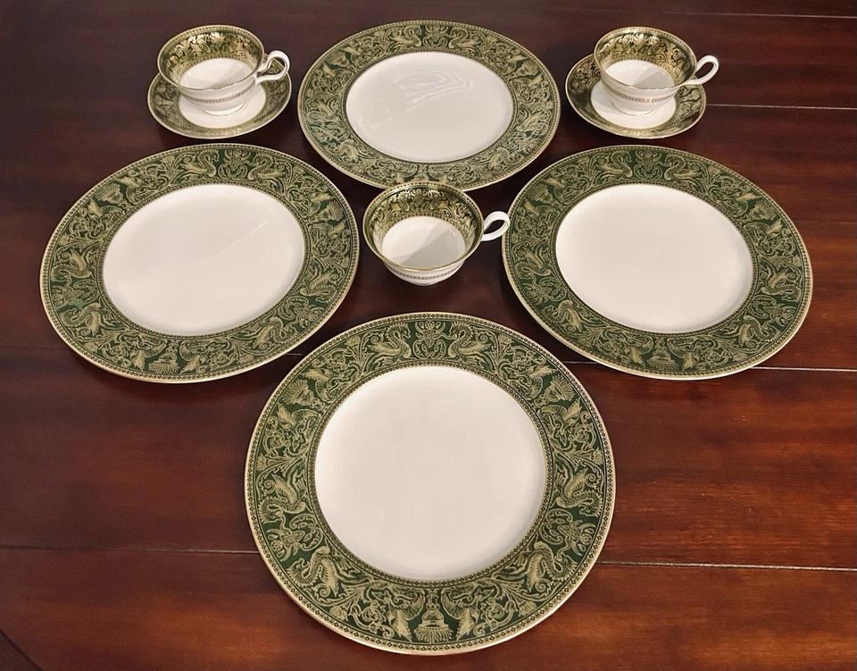 Wedgwood China Florentine W4170 Dark Green Gold 4 Dinner 3 Cups 2 Saucers EUC - Image 3 of 4