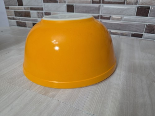 Vintage Pyrex 8.5" Orange Creamsicle Nesting Mixing Bowl #40 – Mid-Century Charm - Picture 6 of 22