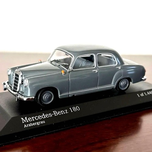 MINICHAMPS Mercedes-Benz 180 1/43 Scale Diecast Model Car Collector Miniature - Picture 2 of 8