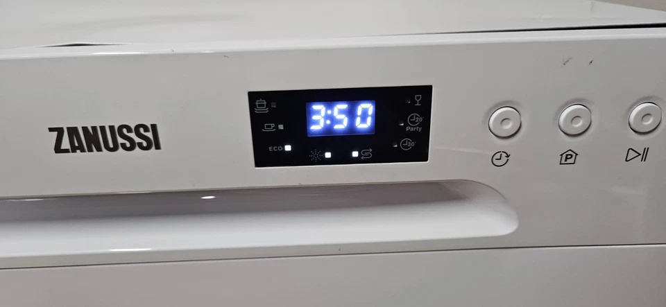 Zanussi ZDM17301WA 6 Place Freestanding Table Top Dishwasher White R:34 RRP £399 - Image 3 of 4