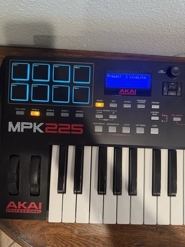Akai Professional MPK225 USB MIDI Keyboard Controller 25 Key-Board No Cables P64 - Picture 2 of 8