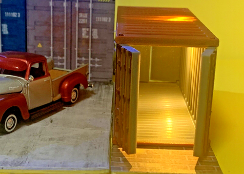 Diorama hecho a mano e iluminado - “LUGAR DE ENCUENTRO RAILYARD” en escala 1/64 - Imagen 4 de 14