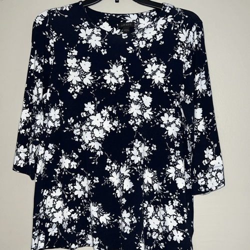 J Jill Wearever Collection Floral Top - Picture 2 of 8