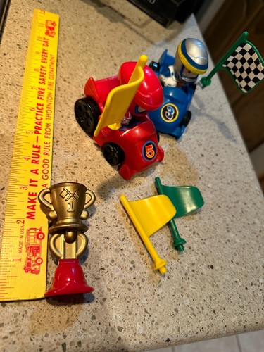 Fisher Price Little People Spin n Crash Raceway 2008 Figure Racers Cars & Trophy - Picture 11 of 20