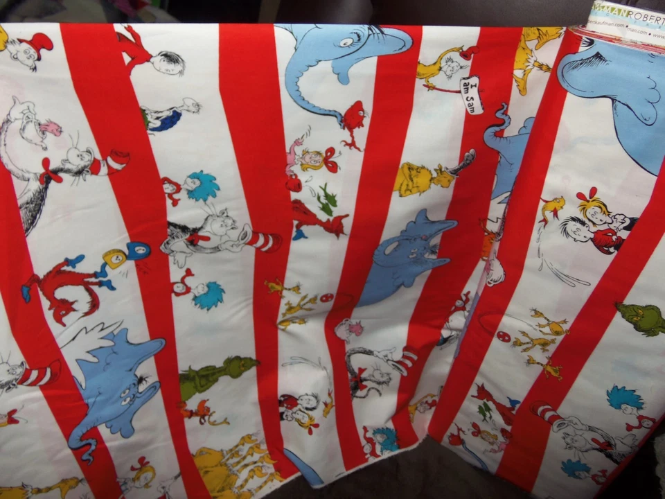 Tela de algodón Dr. Seuss Celebrate Seuss Robert Kaufman por media yarda Foto 2 de 3