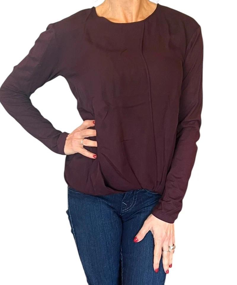 BLUSA DE SEDA TEORIA MÍDIA MISTA DRATE TOP ENVOLTÓRIO BORDÔ MANGA LONGA P - Imagem 2 de 4