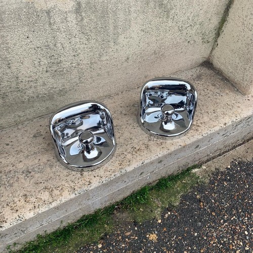 Zwei Kartell Olaf von Bohr 4702 Kleiderhaken versilbert chrom - Bild 1 von 3