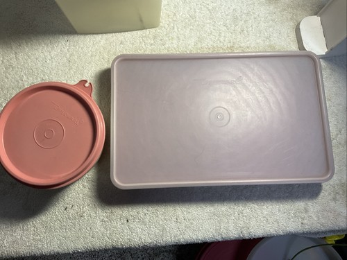 Tupperware Almond 20 Cup Cereal Keeper 1588 W/ Lid 1590 & More Bonus Tupperware - Picture 8 of 18