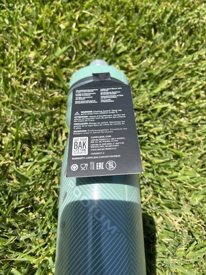 Botella de agua aislada CamelBak Podium Chill 21 oz verde claro SAGE ¡Nueva! Foto 4 de 4