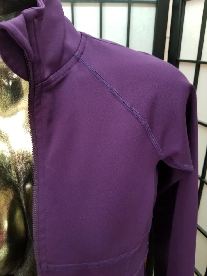 Chaqueta deportiva púrpura Ativa talla pequeña Foto 3 de 4