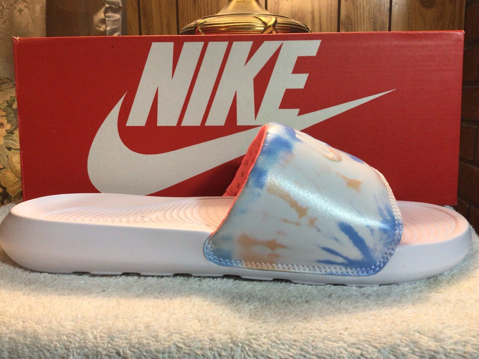 Nike Victori One Slide da donna bianche mango brillante taglia 9 bellissime