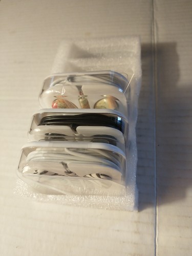 Lot Of 3 Wired Earphones Ear Pods New Old Stock - Picture 2 of 8