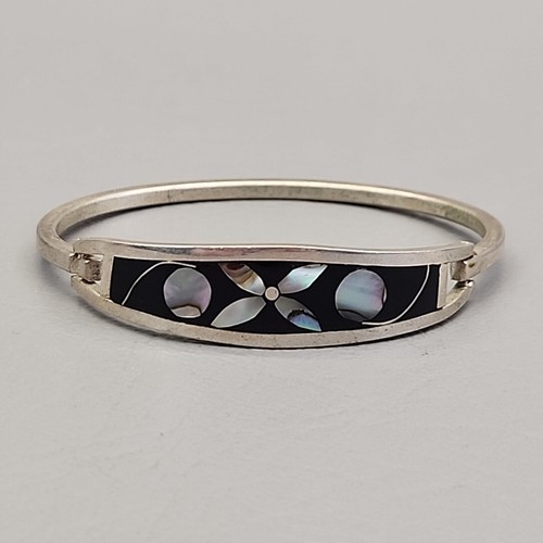 Vintage Mexico Hinged Bracelet Abalone Inlay Flowers Black Enamel 6.5" - Picture 2 of 12