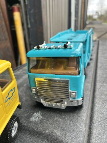 2 VINTAGE ERTL PRESSED STEEL CHEVROLET CAR CARRIER TRANSPORT TRUCKs 19" long - Picture 7 of 17
