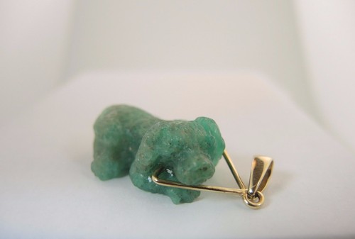 Colombian Carved Emerald Pendant Poodle Dog 18K Yellow Gold Fine Muzo - Picture 10 of 12