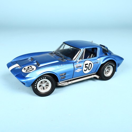 1:18 EXOTO 1963 Chevrolet Corvette Grand Sport Cup #50 - Picture 1 of 21