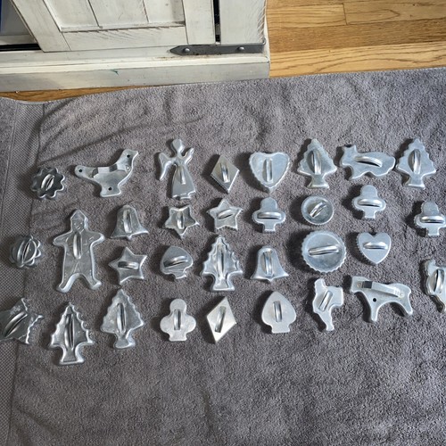 32 Stück Vintage Aluminium Ausstechformen mit Griffen