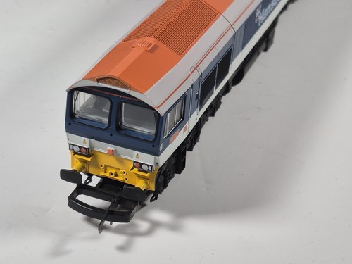 Lima 00 gauge Class 59 `59103` 'Village of Mells' ARC Hanson Group livery. - Picture 16 of 22