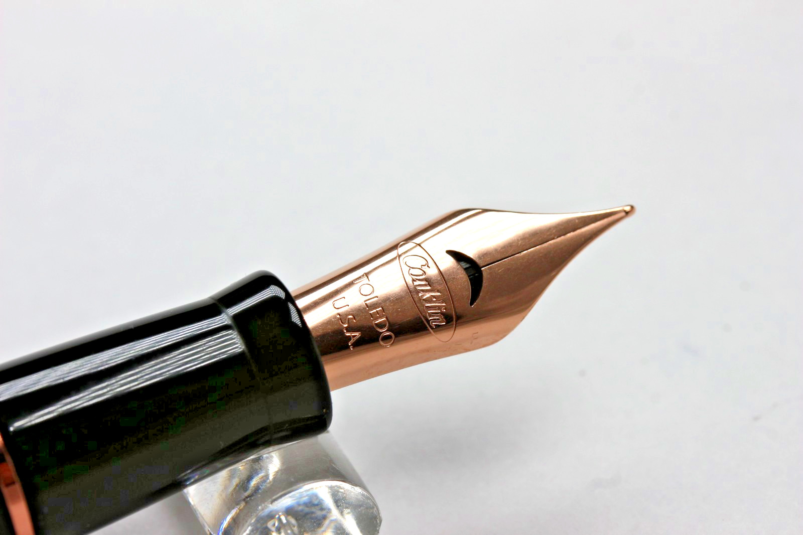 CONKLIN MARK TWAIN CRESCENT FOUNTAIN PEN BLACK CHASED /GOLD TRIM  FINE NIB