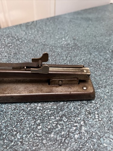 Two Vintage Staplers With Staples; Swingline No. 400 Gray & Pilot 402 D - Picture 12 of 17