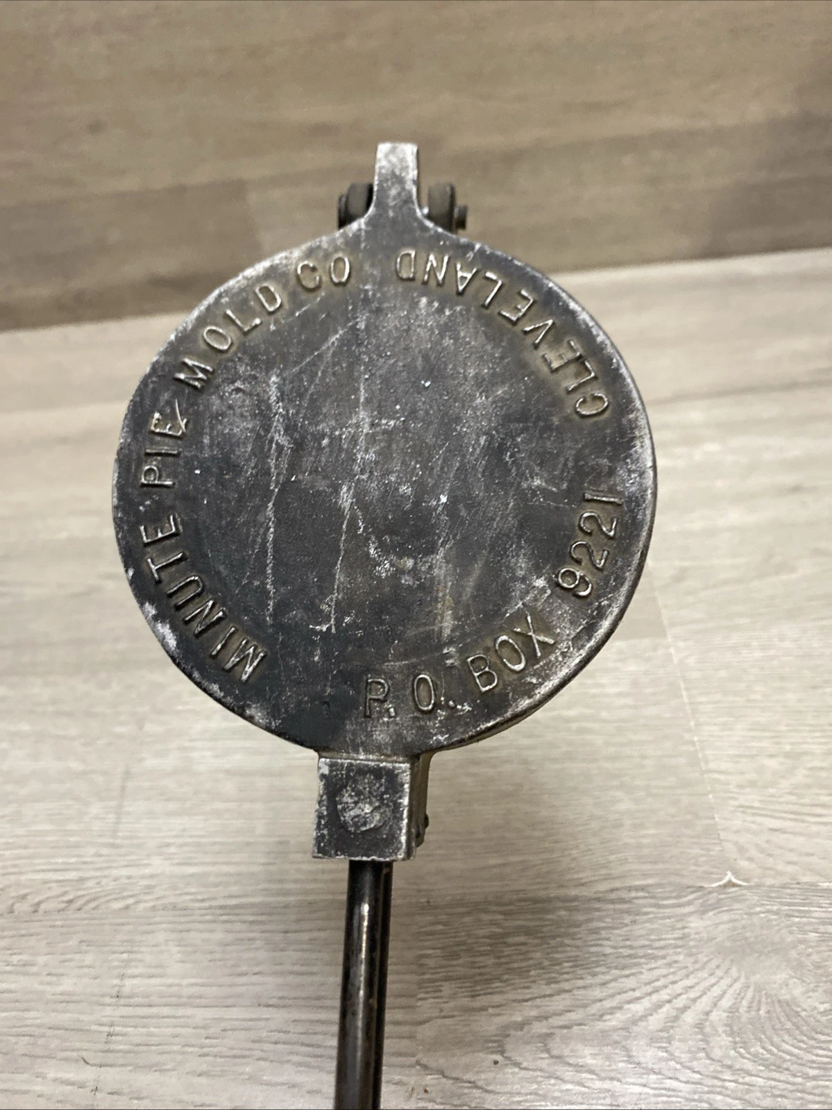 Vintage Minute Pie Mold Cleveland USA Decent Condition Pies Buns Burgers Ect Htf