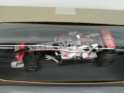 Minichamps McLaren MP4-21 F1 1 18 - Picture 2 of 12