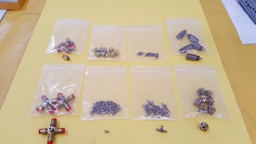 Accesorios neumáticos miniatura Clippard Minimatic, 200+ piezas. Lote Surtido, Nuevo/Oth - Imagen 2 de 9