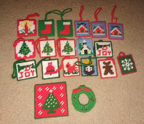 Vtg Christmas Holiday Yarn Needlework Ornament Plastic Canvas Handmade '70-'90 - Picture 8 of 12