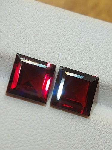Matching red garnet gemstone pair - faceted natural Garnet 5.60 CTS - Picture 3 of 12