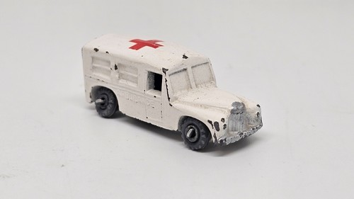AHI Japan Version of Matchbox #14 - Daimler Ambulance - Picture 2 of 6