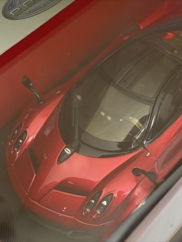 4 X PAGANI HUAYRA 1/43 CAR MODELS BY GT AUTOS / WELLY - Picture 13 of 13