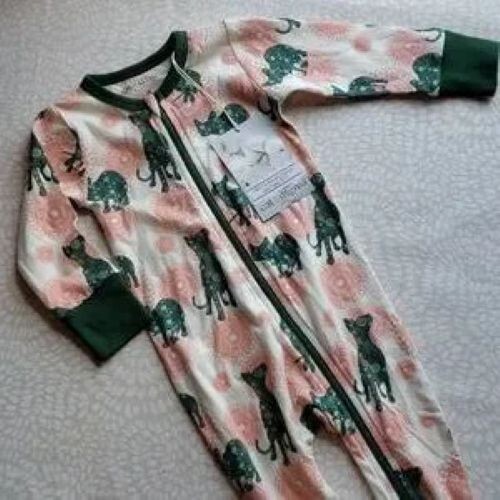 Cat and Dogma Einteiler Footie Größe 6 bis 12M Neu - Bild 1 von 8