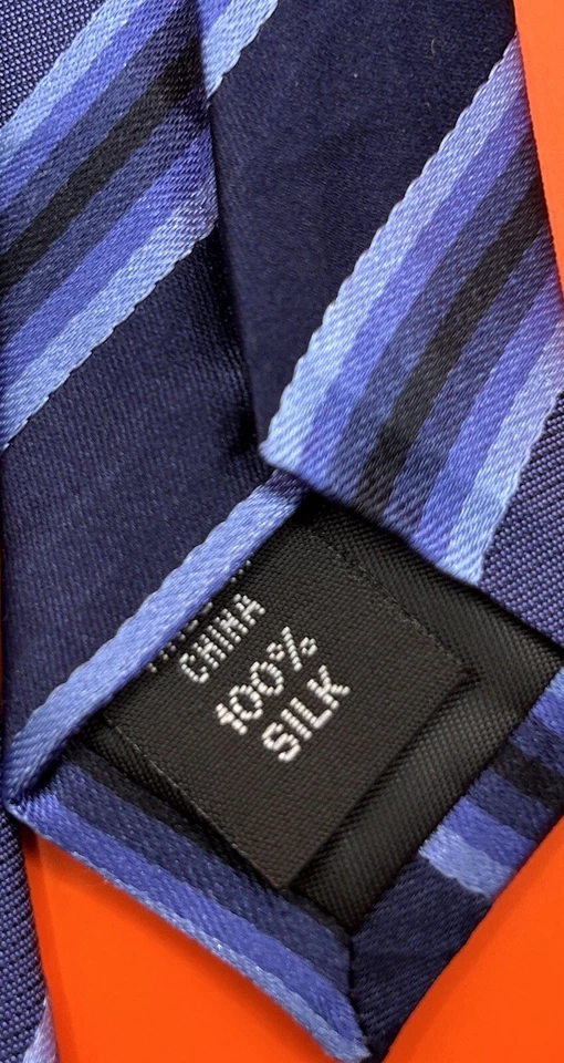 Kenneth Cole Reaction 蓝色条纹男式 100% 真丝领带二手状况完好 — 第 4/4 张图片