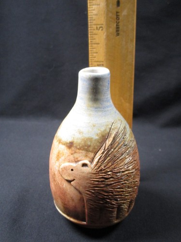 Jarrón de cerámica artística con puercoespín - Firmado - 4" x 2,5" - Imagen 7 de 7