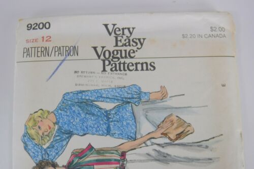 Vogue 9200 Size 12 Blouse Top Vintage 1970s Uncut Factory Fold - Picture 2 of 7