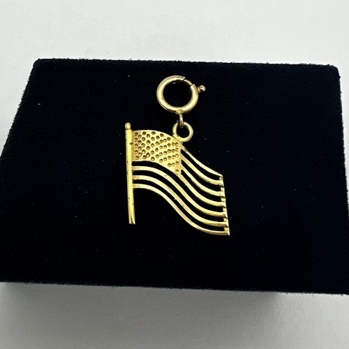 14K amerikanische Flagge Charm, Gelbgold, 1 Zoll Hängelänge, Vintage, Nachlass Anhänger