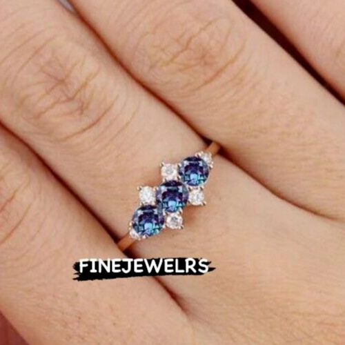 1.5 cts Lab-Created Alexandrite Round Shape Halo Ring in 14K Yellow Gold - Picture 4 of 8