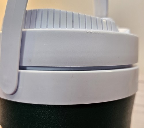 CADILLAC Rubbermaid Thermal 1/2 Gallon Cooler Jug - Made in USA - Green Color - Picture 17 of 19