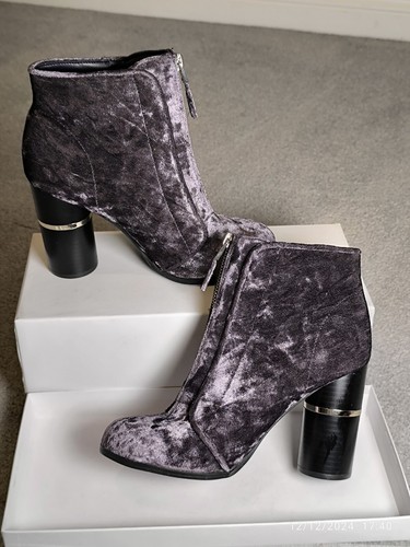 Vintage Style Faux Velvet Ankle Zip Up Boots Size 5 Brand New Lilac Colour - Picture 4 of 8