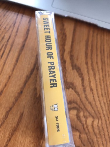 Sweet Hour Of Prayer 35 Best Loved Hymns Cassette Ships N 24h - Picture 2 of 3